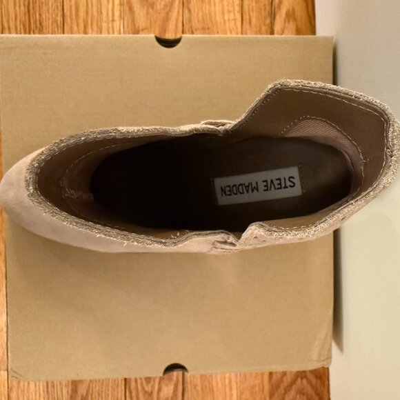 Steve Madden Shepp Suede Block Heel Ankle Bootie - Picture 10 of 11